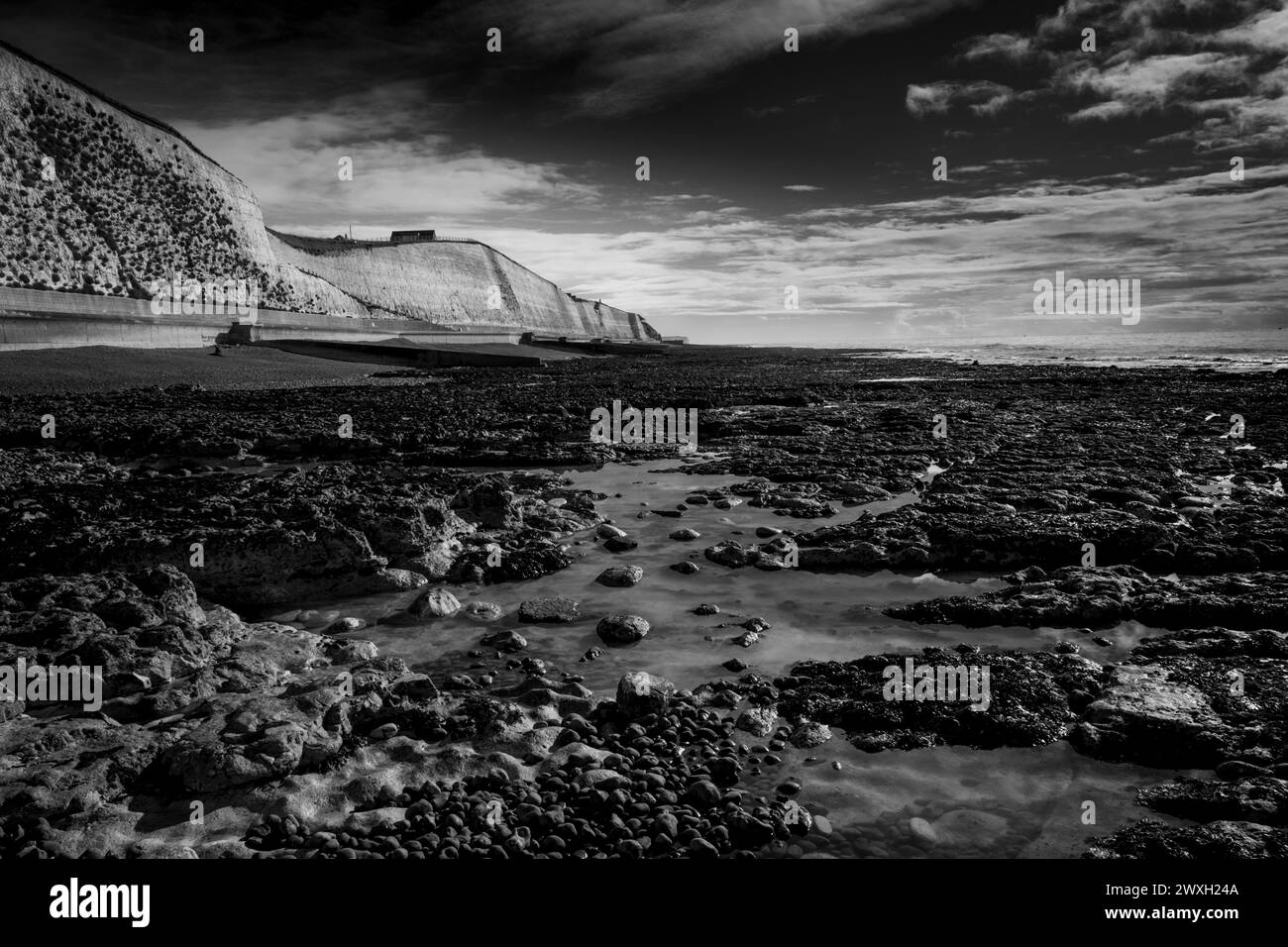 Der Strand und die Klippen und Seahaven in der Nähe von Brighton Stockfoto
