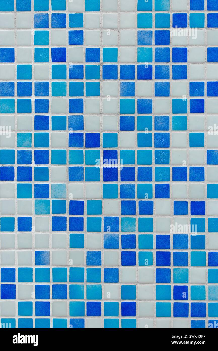 Blaues Mosaikfliesen Bad Bad Pool Toilette Quadratische Textur Abstraktes Muster Hintergrund. Stockfoto