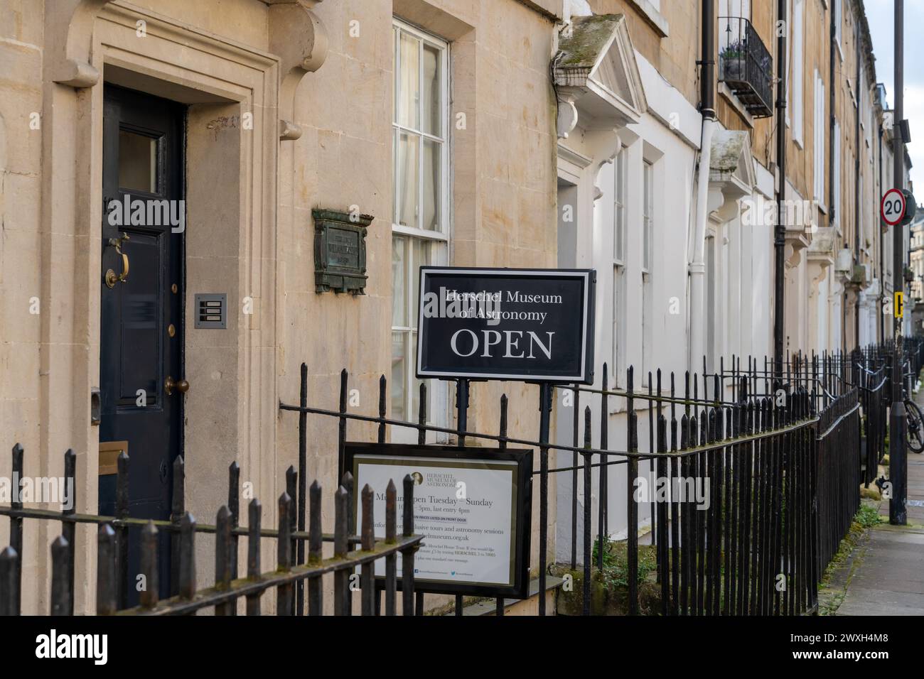 Schildern Sie am Herschel Museum of Astronomy in Bath, Somerset, Großbritannien, das ehemalige Zuhause der Geschwister Herschel, William und Caroline Stockfoto