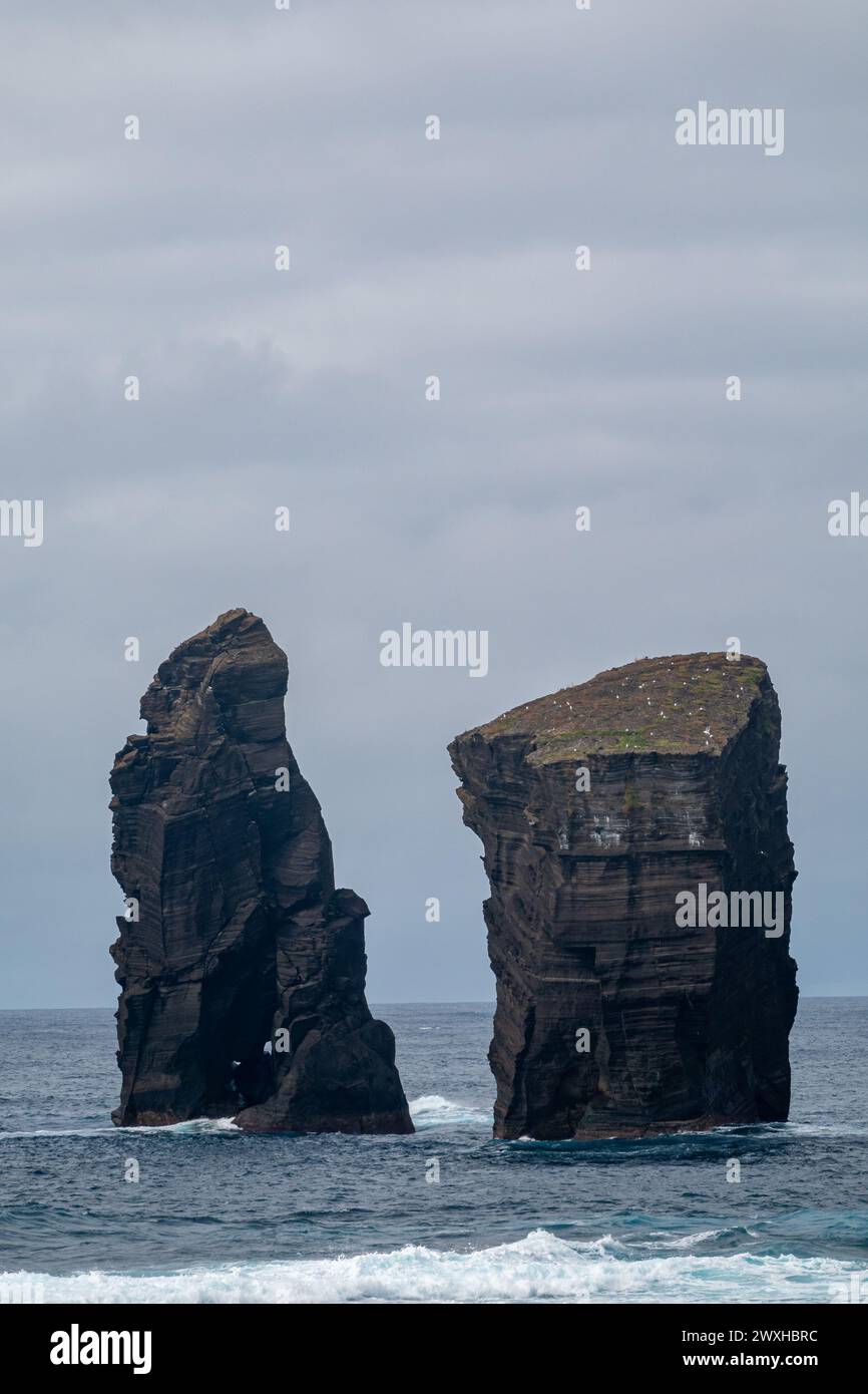 Mosteiros Beach auf der Insel Sao Miguel auf den Azoren. Felsformation in Küstenlandschaft Stockfoto Mosteiros Beach auf der Insel Sao Miguel auf den Azoren. Felsformation in Küstenlandschaft Stockfoto