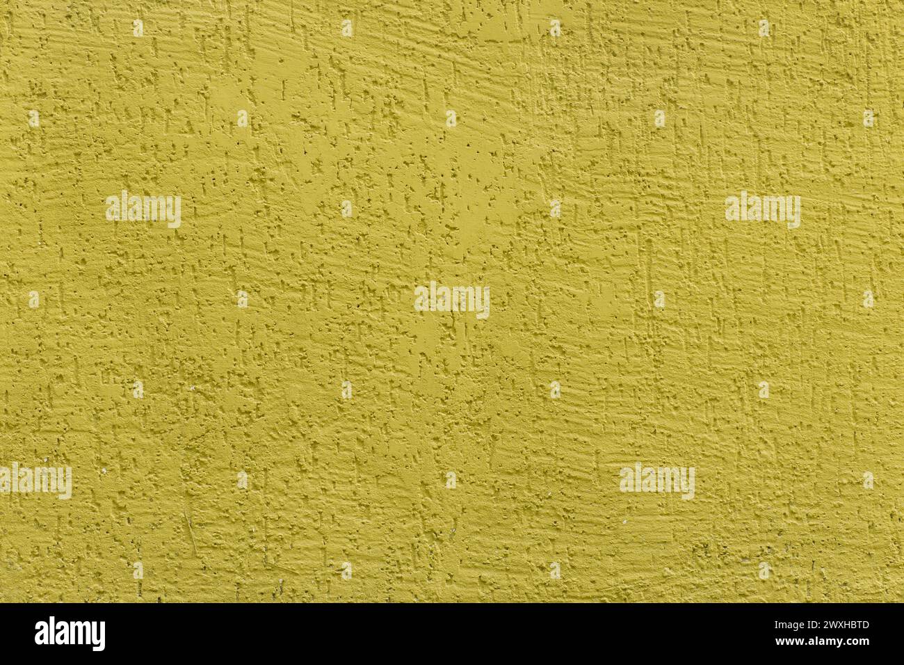 Helle gelbe leuchtende Farbe auf der Oberfläche der Gipswand Textur Stuckhintergrund abstraktes Muster. Stockfoto