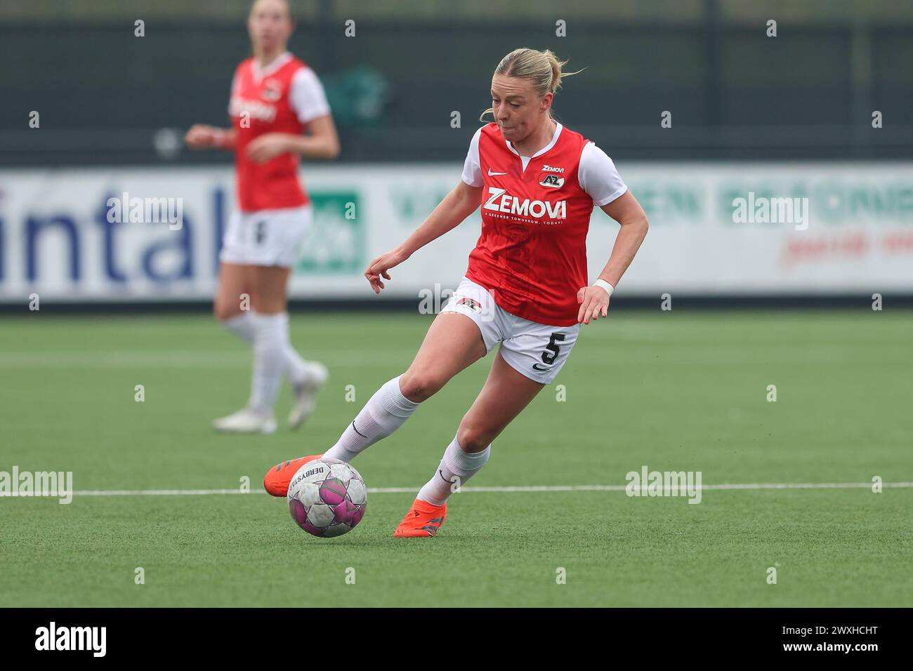 WIJDEWORMER, NIEDERLANDE - MÄRZ 31: Camie Mol aus AZ während des niederländischen Azerion Women’s Eredivisie Matches zwischen AZ Alkmaar und PSV im AFAS Trainingskomplex am 31. März 2024 in Wijdewormer, Niederlande. (Foto: Gerard Spaans/Orange Pictures) Stockfoto