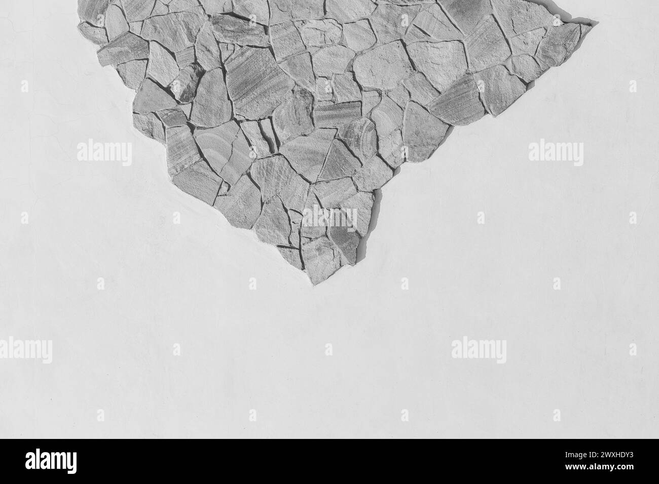 Stein Probe rauer Berg Felsen solides Objekt weiß hellgrau Wandmuster Hintergrund leerer Raum leere abstrakte Fassade. Stockfoto