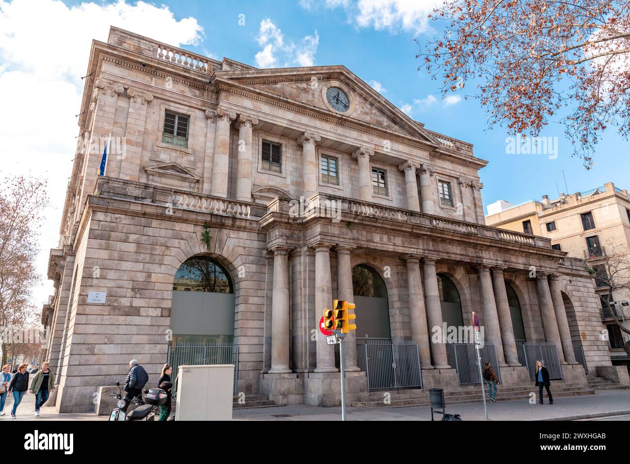 Barcelona, Spanien - 10. Februar 2022: Der Palau de la Generalitat de Catalunya ist ein historischer Palast in Barcelona. Hier befinden sich die Büros von Stockfoto