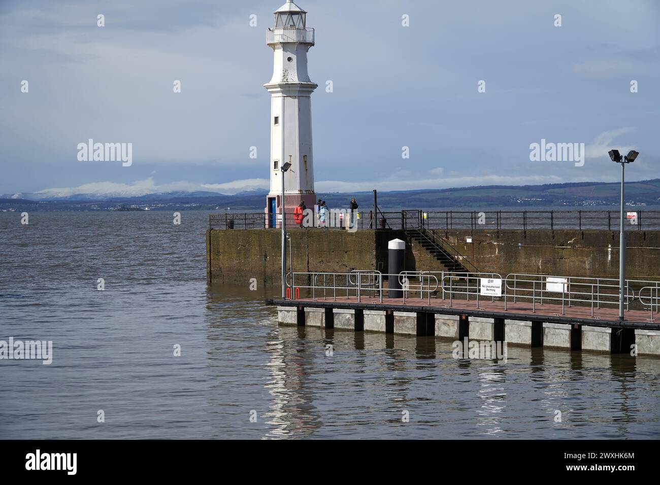 Leuchtturm am Hafen von Newhaven, Edinburgh, Schottland Stockfoto