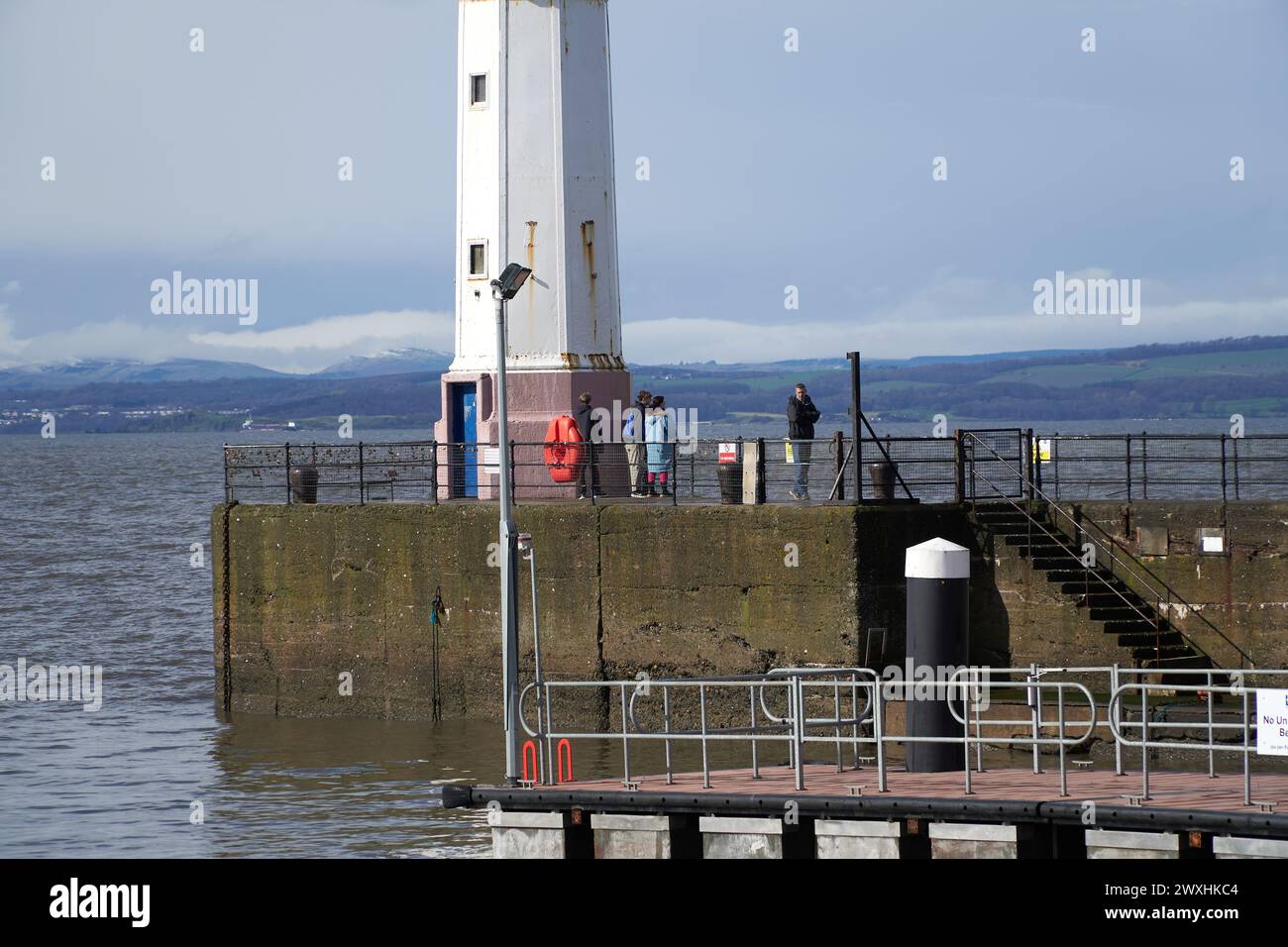 Leuchtturm am Hafen von Newhaven, Edinburgh, Schottland Stockfoto