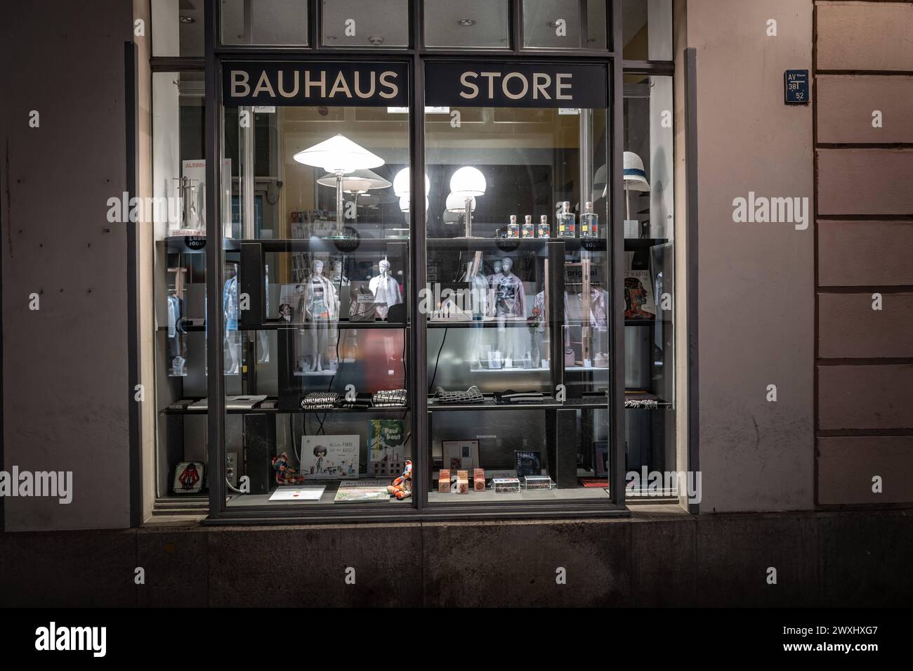 Weimar im Bundesland Thüringen: Bauhaus Store am Marktplatz - 30.03.2023 Weimar *** Weimar im Land Thüringen Bauhaus Store am Marktplatz 30 03 2023 Weimar Stockfoto