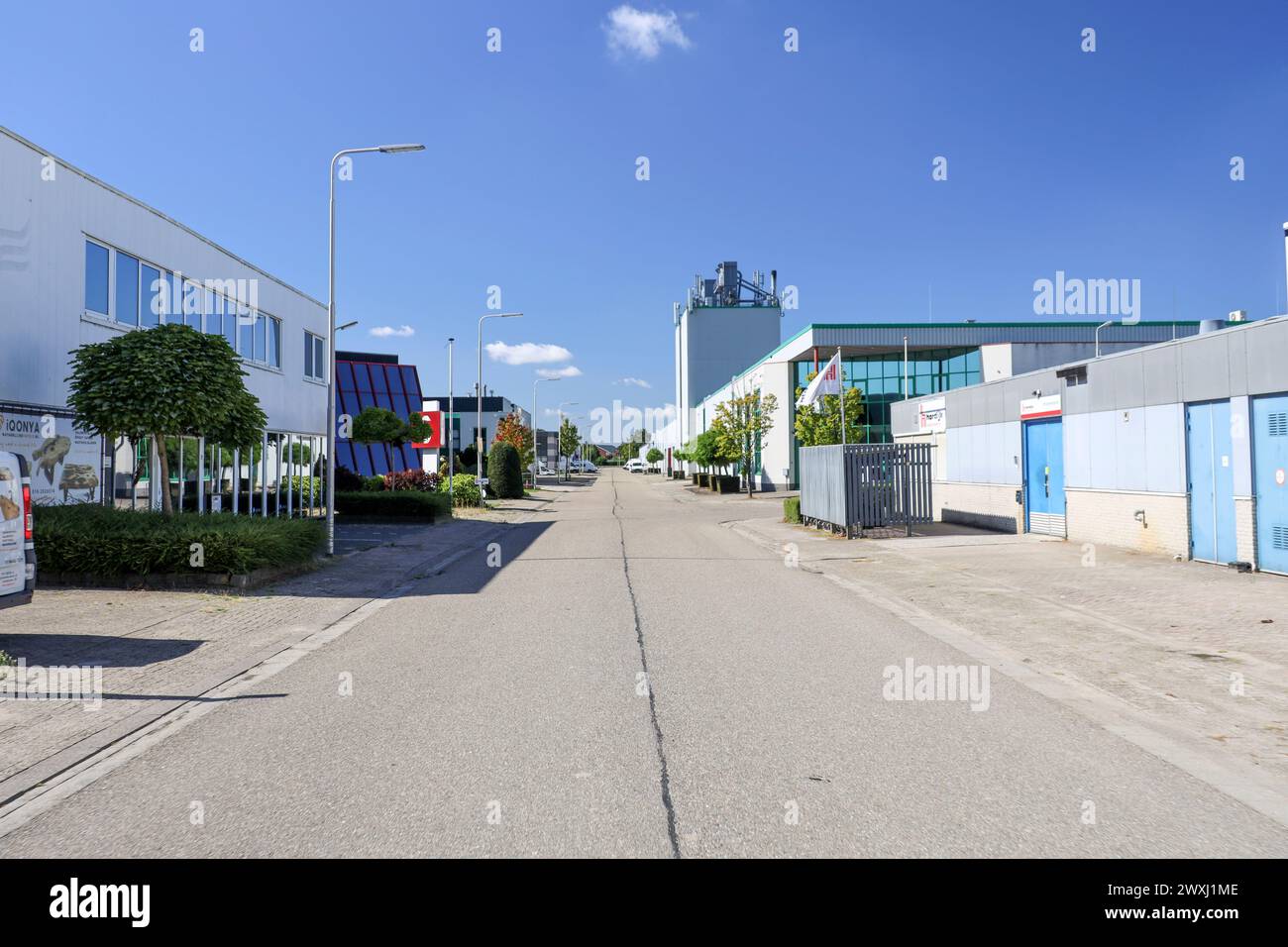 Industriegebiet Nijverheidscentrum im Dorf Zevenhuizen (ZH) in den Niederlanden Stockfoto