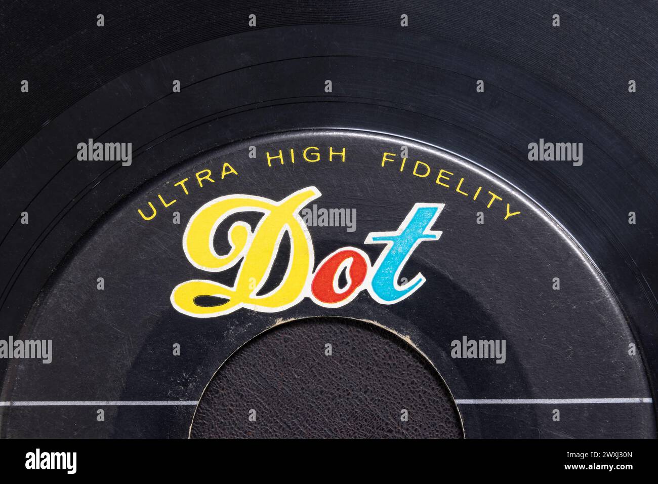 Noblesville - 28. März 2024: DOT Records 45 U/min Single in Ultra High Fidelity. Dot Records war ein Plattenlabel zwischen 1950 und 1978. Stockfoto
