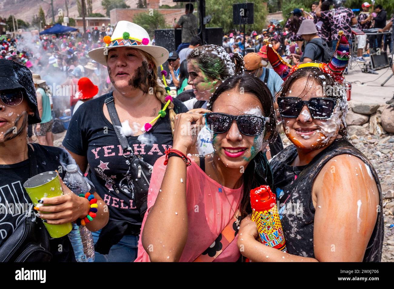 Karnevalsfeiern Beim Jährlichen Karneval In Tilcara, Provinz Jujuy, Argentinien. Stockfoto