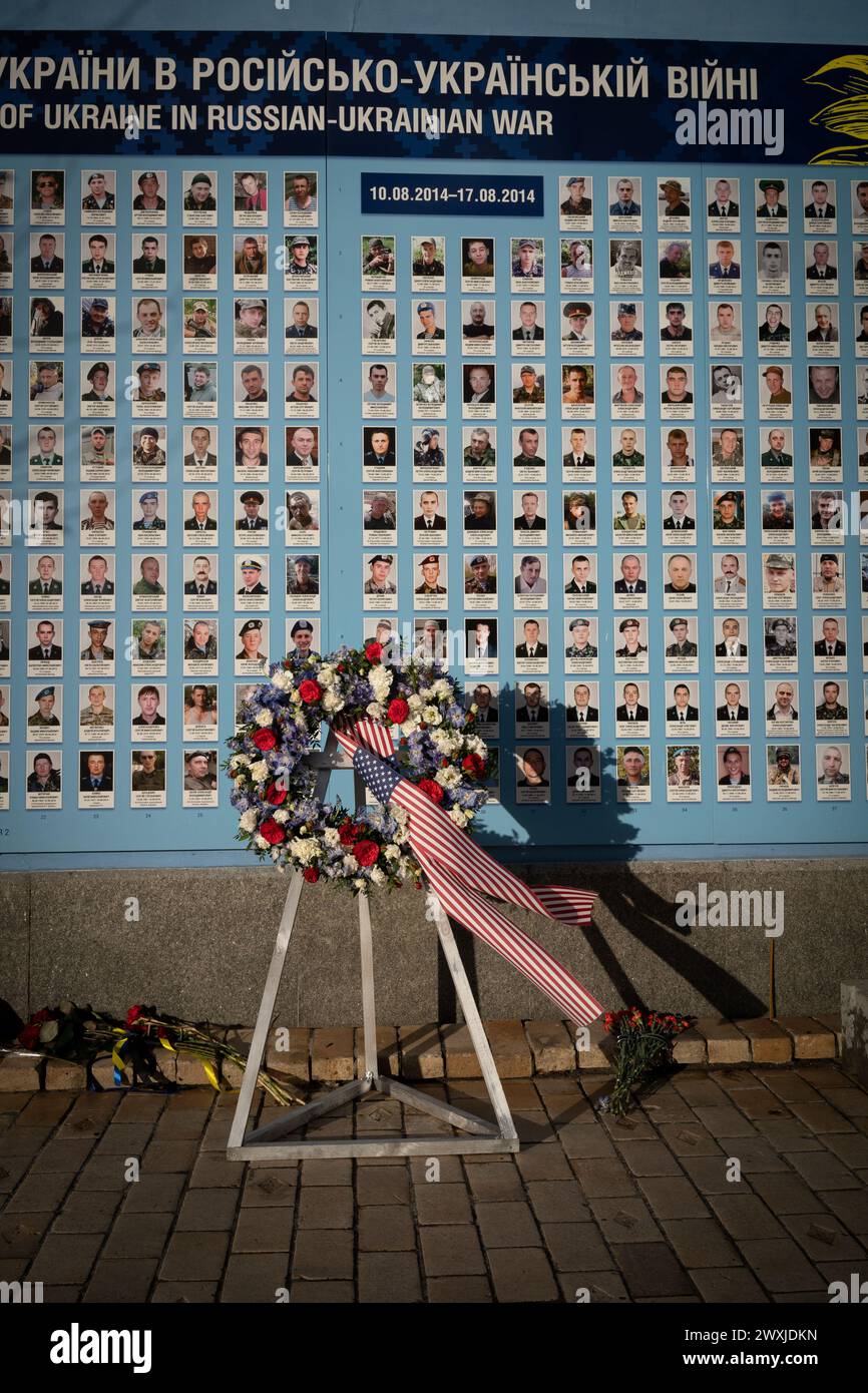 Gedenkstätte für die ukrainischen Soldaten, die bei der russischen Invasion getötet wurden, Februar 2023 Stockfoto
