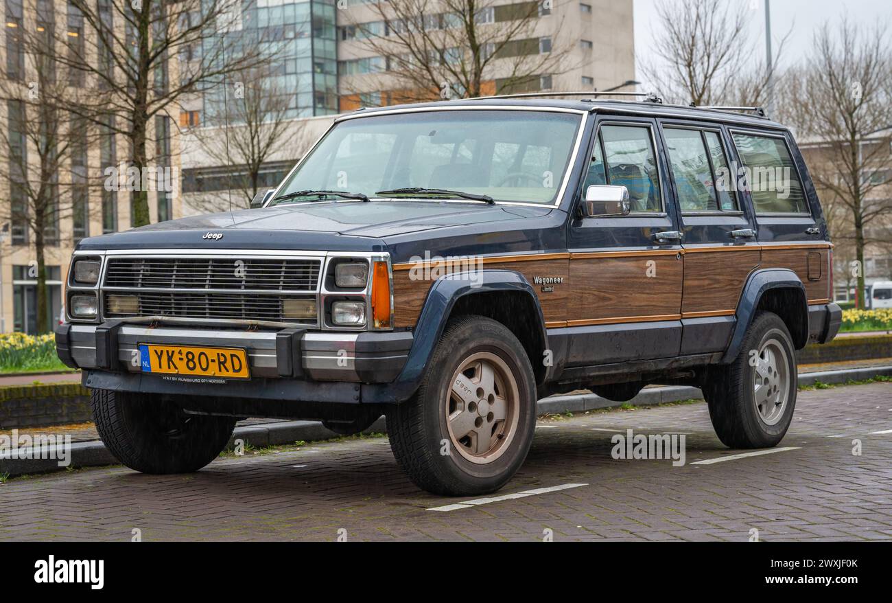 Amsterdam, Niederlande, 30.03.2024, Vorderansicht des Retro-Car Jeep Wagoneer K6 ab 1990 Stockfoto