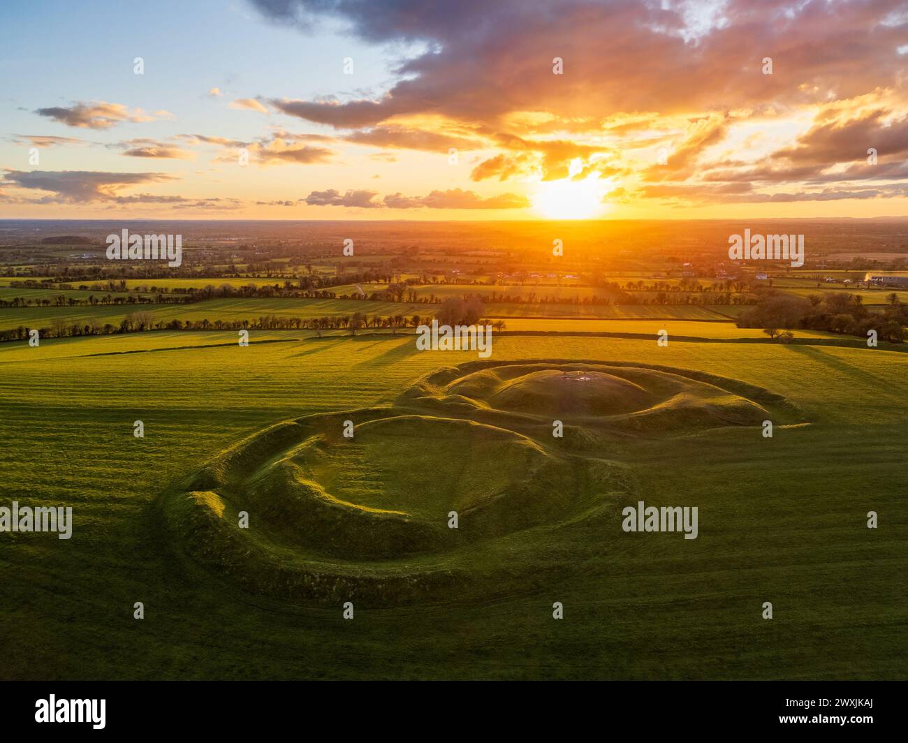 Sonnenuntergang auf dem Hügel von Tara Stockfoto