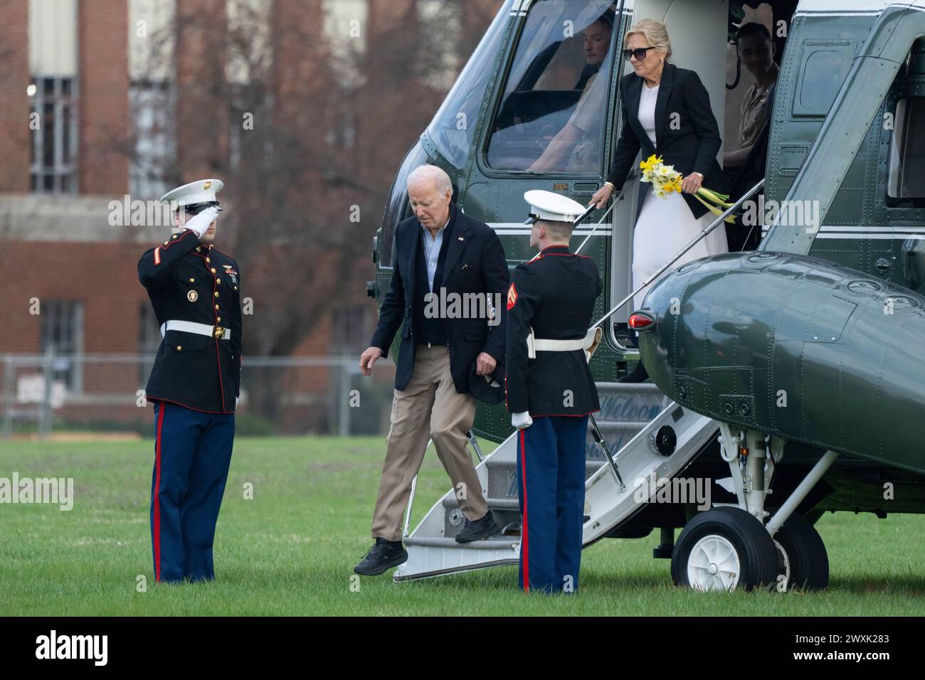 Washington, Vereinigte Staaten Von Amerika. 31. März 2024. US-Präsident Joe Biden, First Lady Dr. Jill Biden, sein Sohn Hunter Biden und Enkel Beau Biden, Jr. kehren über Fort Lesley J. McNair, nach dem Osterwochenende in Camp David, 31. März 2024 nach Washington, DC zurück. Guthaben: Chris Kleponis/Pool/SIPA USA Guthaben: SIPA USA/Alamy Live News Stockfoto