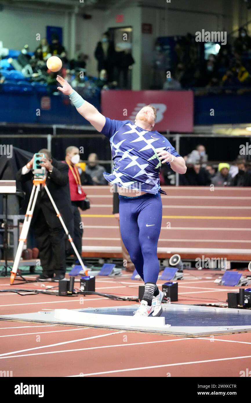 Ryan Crouser (USA) tritt am Samstag, 29. Januar 2022, in New York an den 114. Millrose Games in der Armory an. (David Hicks/Bild von Stockfoto