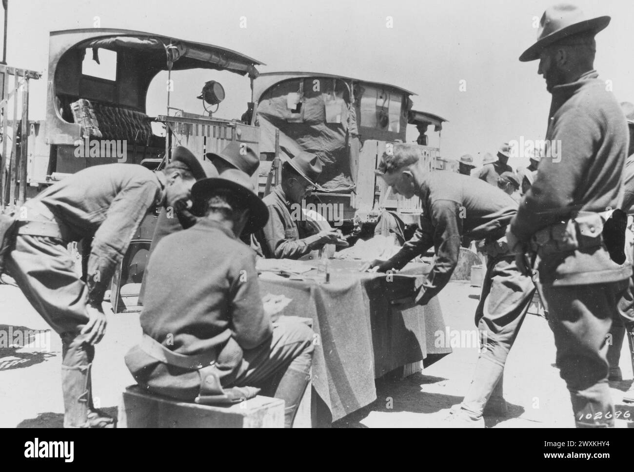 Pancho Villa Expedition (1916) - zahlen Sie Tag in San Antonio. Die Truppen wurden in Silber bezahlt und mussten sie mit Hüten tragen. Mai 1916 Stockfoto