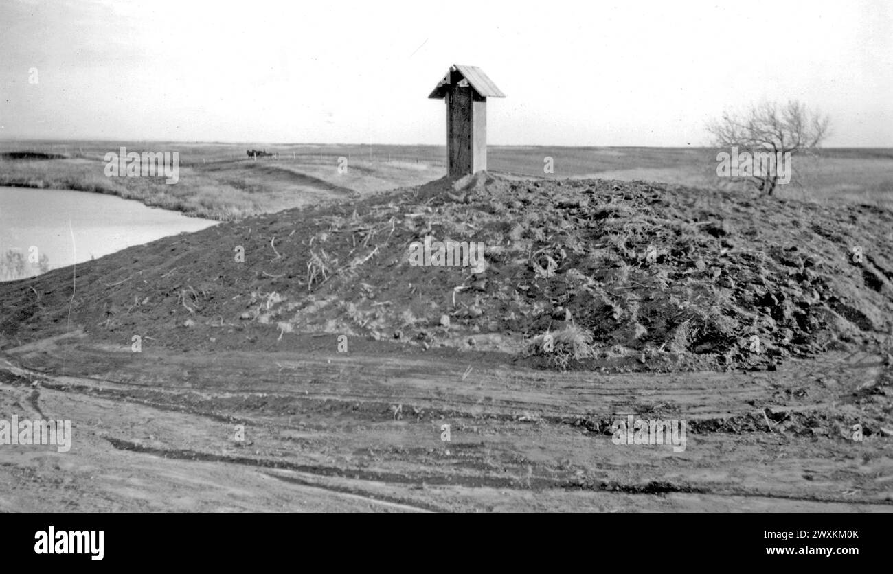 Belüftungsschacht für Root Cellar am Sisseton-Wahpeton Oyate des Lake Traverse Reservation, South Dakota CA. 1937 Stockfoto