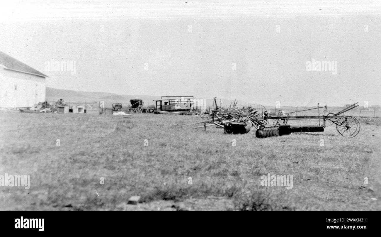 Alte Maschinen und Schutt wurden in den Missouri River geworfen. 1931 Stockfoto