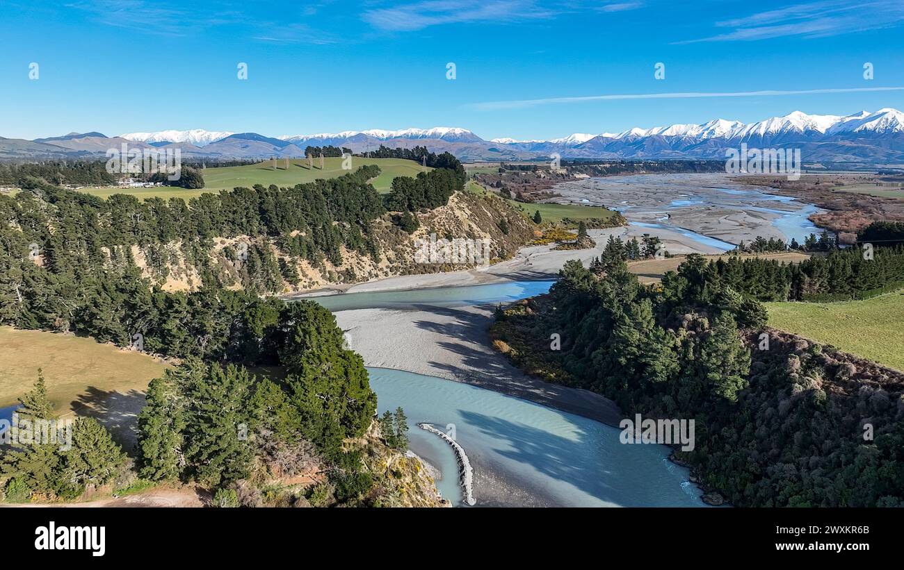 Luftkulisse der landwirtschaftlichen Felder und Farmflächen rund um die Waimakariri-Schlucht Stockfoto