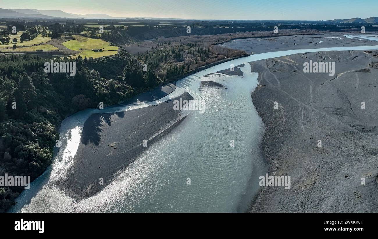 Luftkulisse der landwirtschaftlichen Felder und Farmflächen rund um die Waimakariri-Schlucht Stockfoto