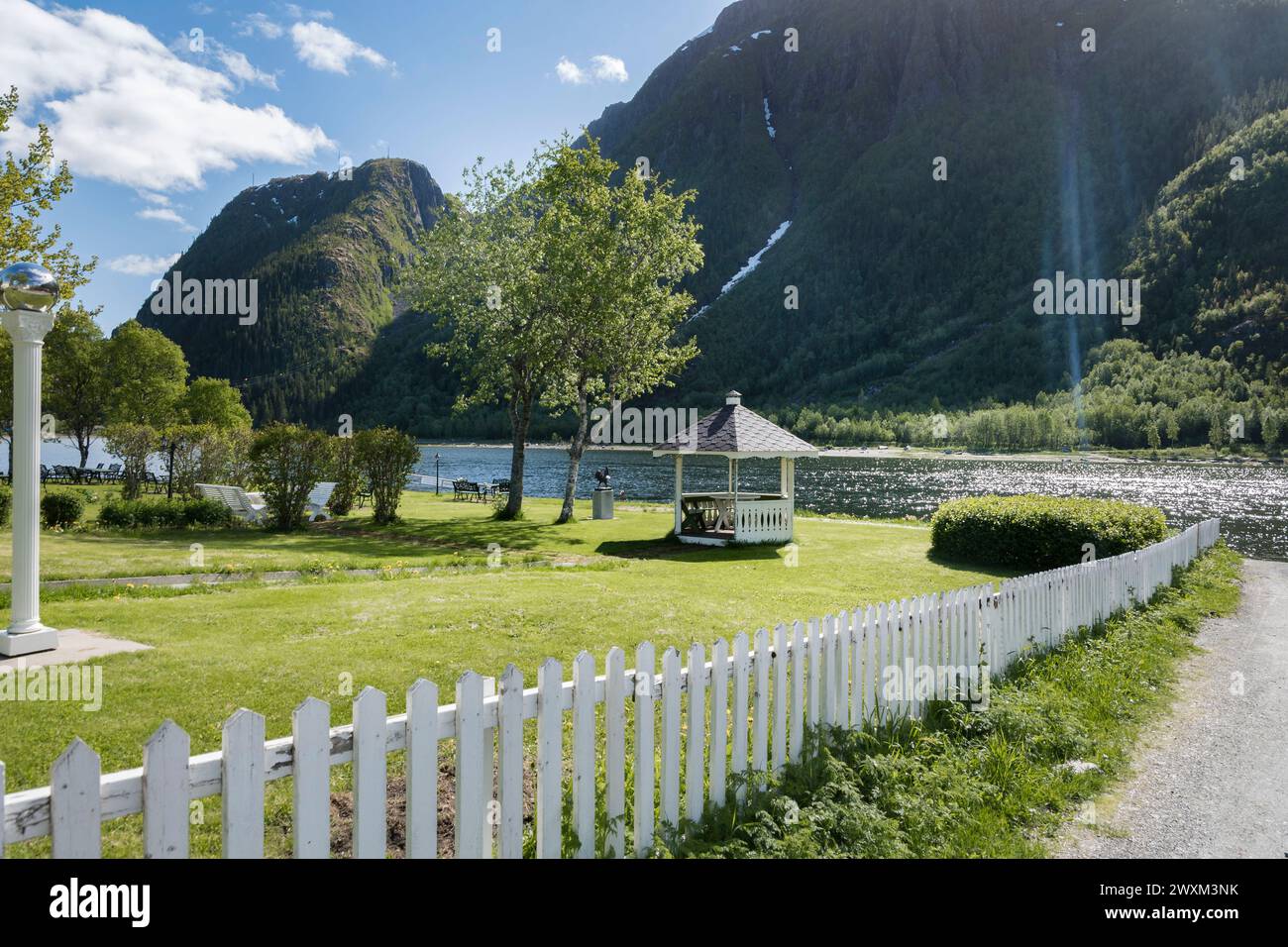Au bord du Fjord Stockfoto