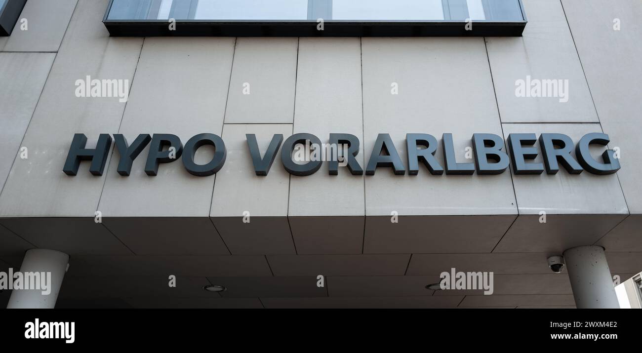 Bregenz, Österreich - 15. März 2024: Die Hypo Vorarlberg Bank AG ist eine Universalbank mit Sitz in Bregenz Stockfoto