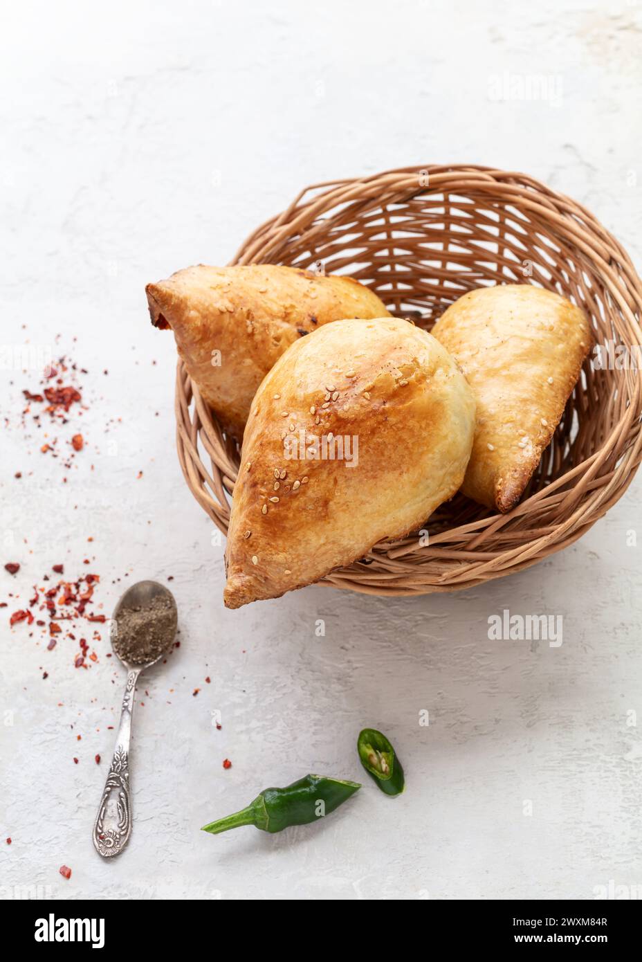 Usbek leckeres Street Food Tandoori Samsa. Taschkent . Usbekistan Stockfoto