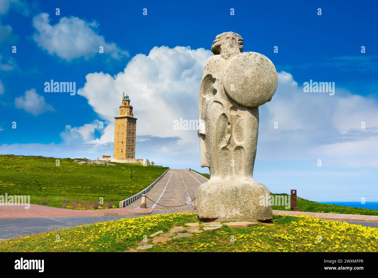 Statue von Breogan, dem mythischen keltischen König aus Galicien, in der Nähe des Turms des Herkules, A Coruna, Galicien, Spanien Stockfoto