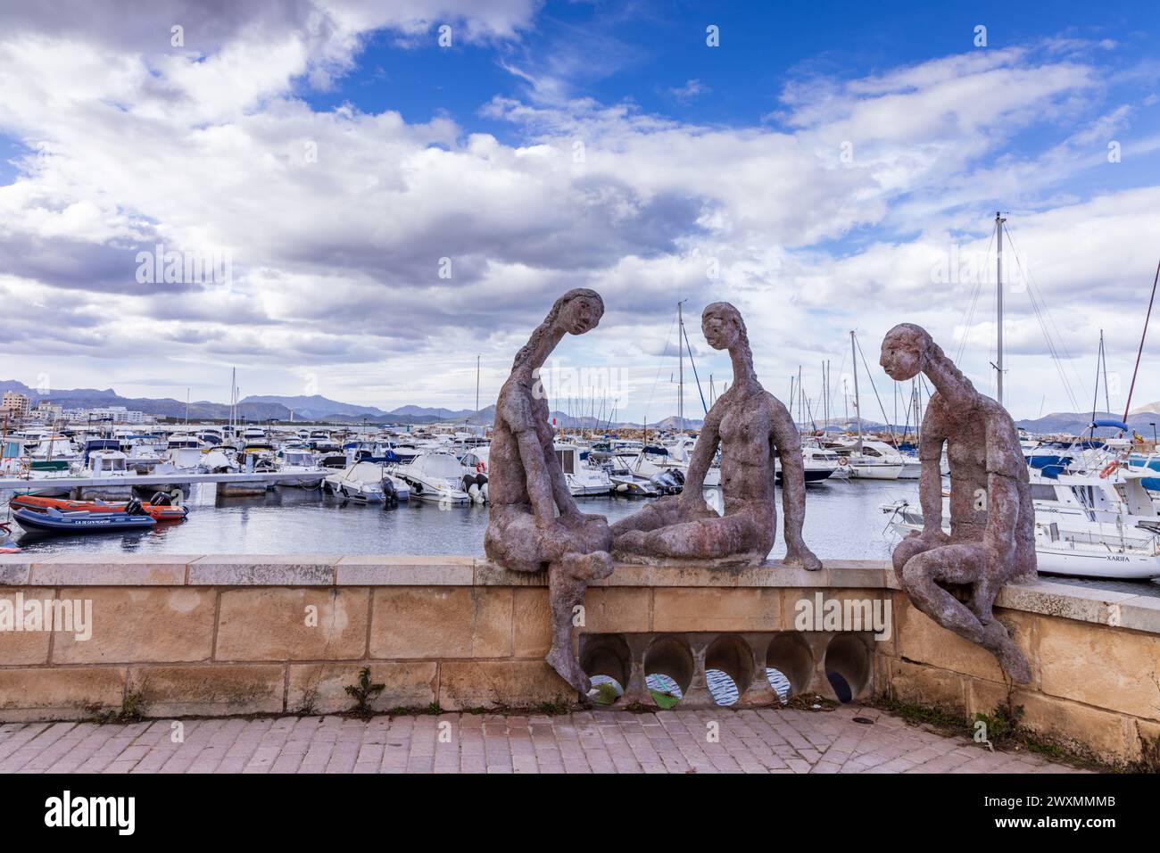 Die Skulpturen von Joan Bennassar am Hafen von Can Picafort, Mallorca, Spanien. Stockfoto