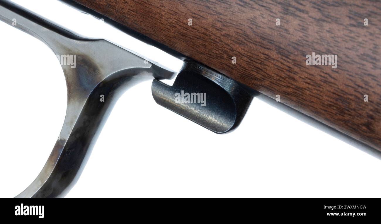Hebelverriegelung eines Hebelgewehrs hält den Hebel sicher nach unten an einem Hebelgewehr, das in einem Studioschuss isoliert wurde. Stockfoto