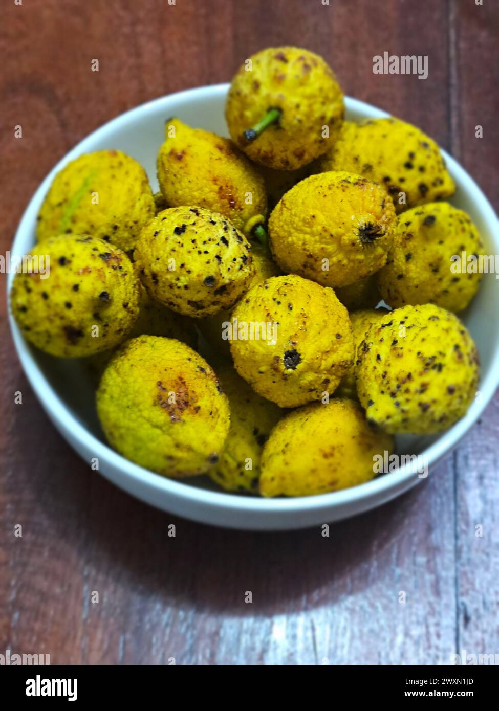 Charichuelos (Garcinia madruno) aus dem peruanischen Regenwald Stockfoto