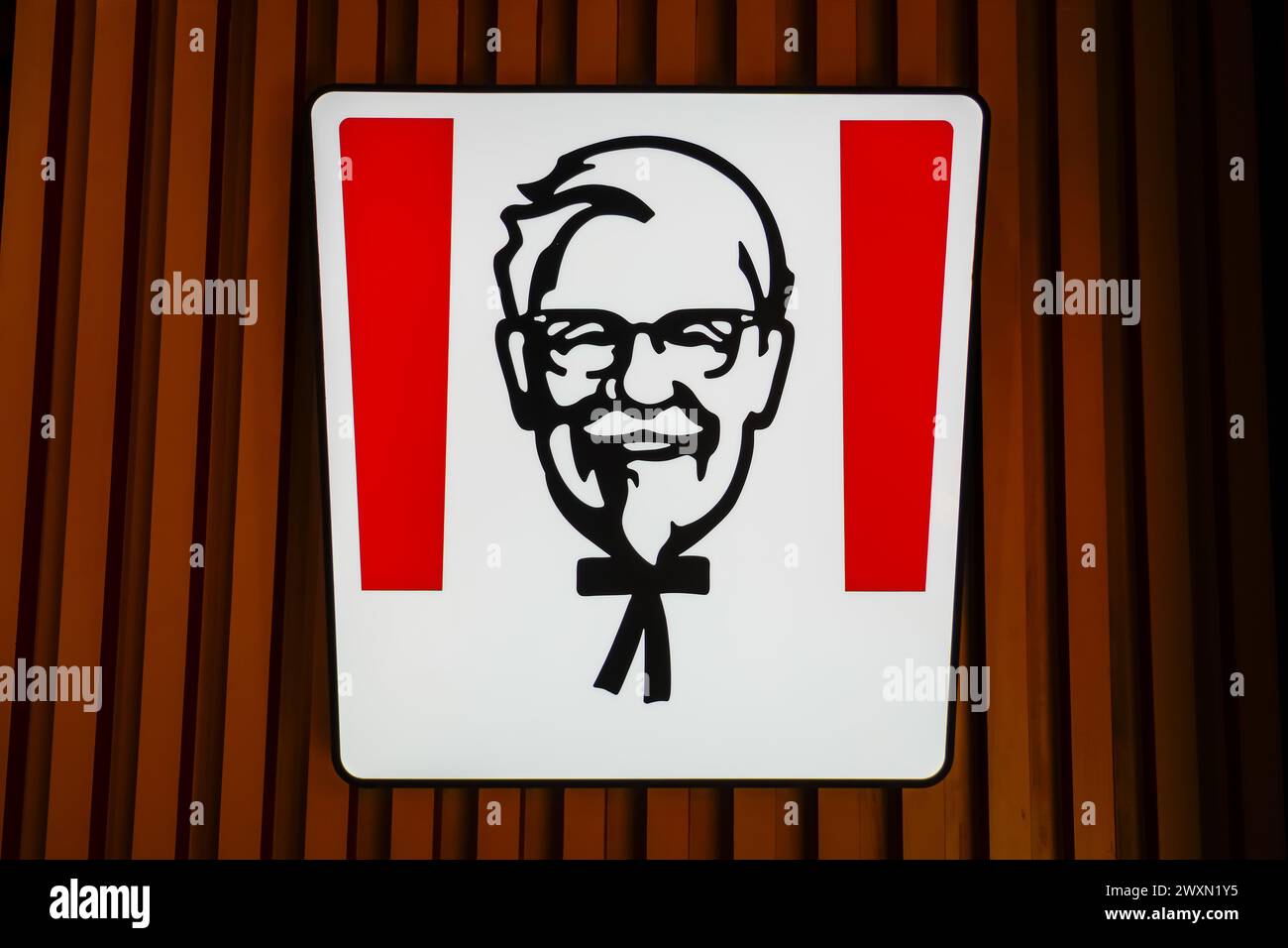 KFC Chicken Anfangs Kentucky Fried Chicken Markenlogo. Thailand, Bangkok, 14. märz 2024 Stockfoto