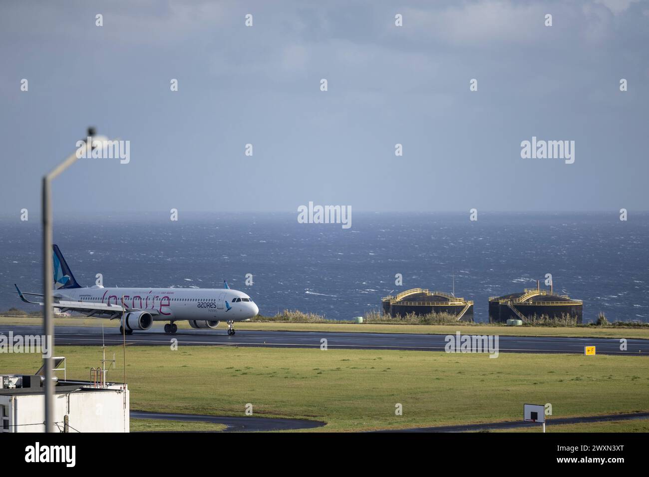 Ponta Delgada, Azoren - 28.03.2024: Landung Airbus A321LR Flugzeug - Inspire - von SATA Azores Airlines am Flughafen Joao Paulo II in Ponta Delgada, Sao M Stockfoto
