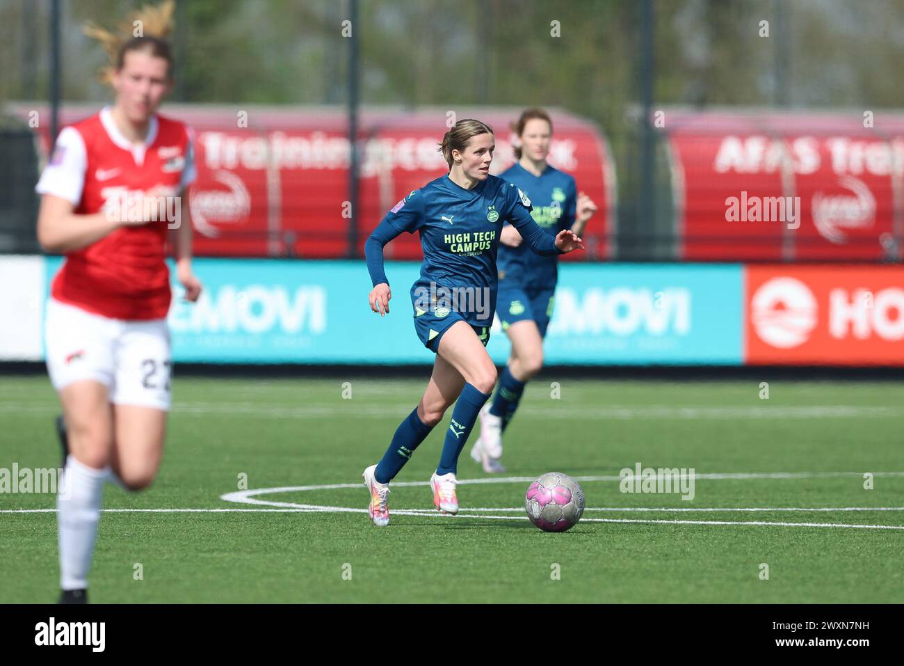 WIJDEWORMER, NIEDERLANDE - MÄRZ 31: Laura Strik von PSV während des niederländischen Azerion Frauen-Eredivisie-Spiels zwischen AZ Alkmaar und PSV bei AFAS-Trainings Stockfoto