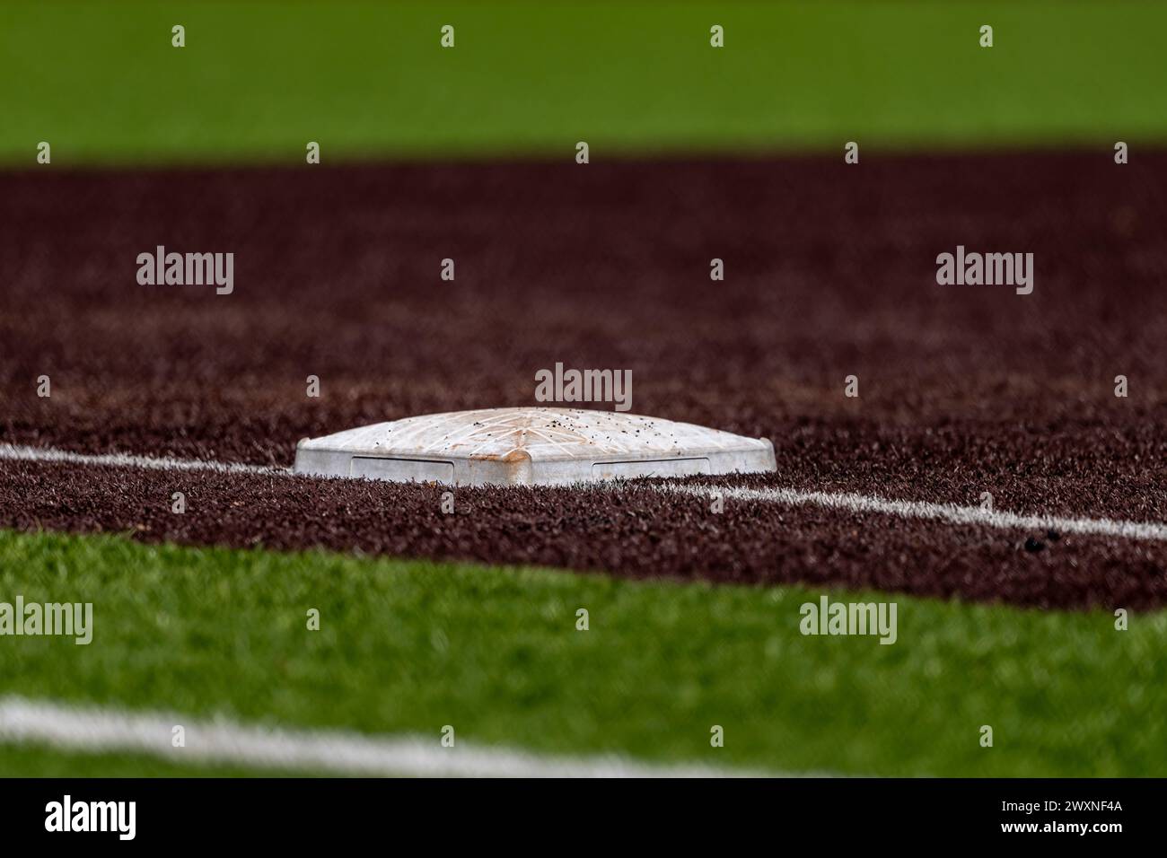 Blick auf High School oder College Kunstrasen Softballfeld dritte Basis. Stockfoto