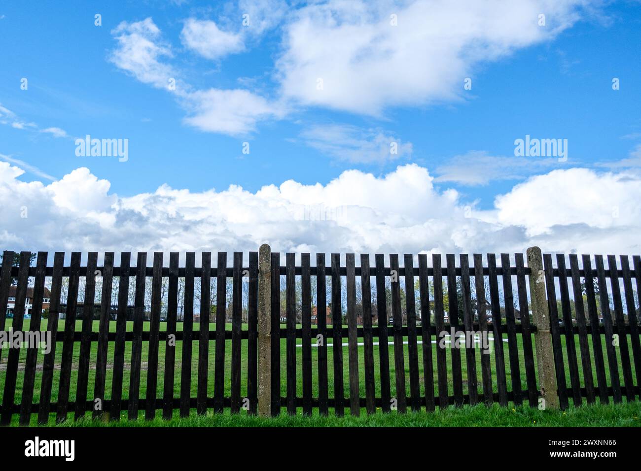 Leatherhead Surrey, UK, 1. April 2024, School Playing Field Protected by Metal Security Fence With No People Under A Cloudy Blue Sky Stockfoto