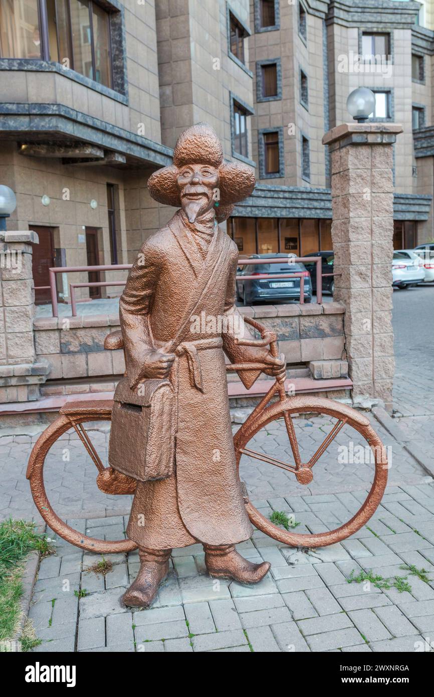 Moderne Skulptur des Postboten, Almaty, Kasachstan Stockfoto