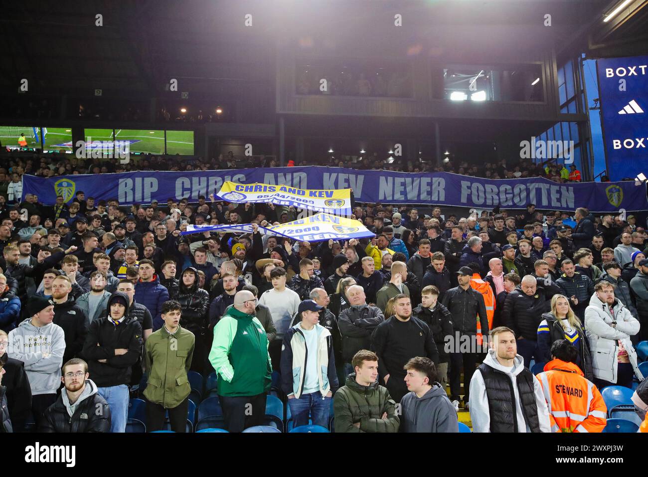 Kevin Speight und Christopher Loftus werden im Elland Road Stadium vor dem Sky Bet Championship Match Leeds United gegen Hull City in Elland Road, Leeds, Großbritannien, 1. April 2024 (Foto: James Heaton/News Images) in Erinnerung gerufen. Stockfoto