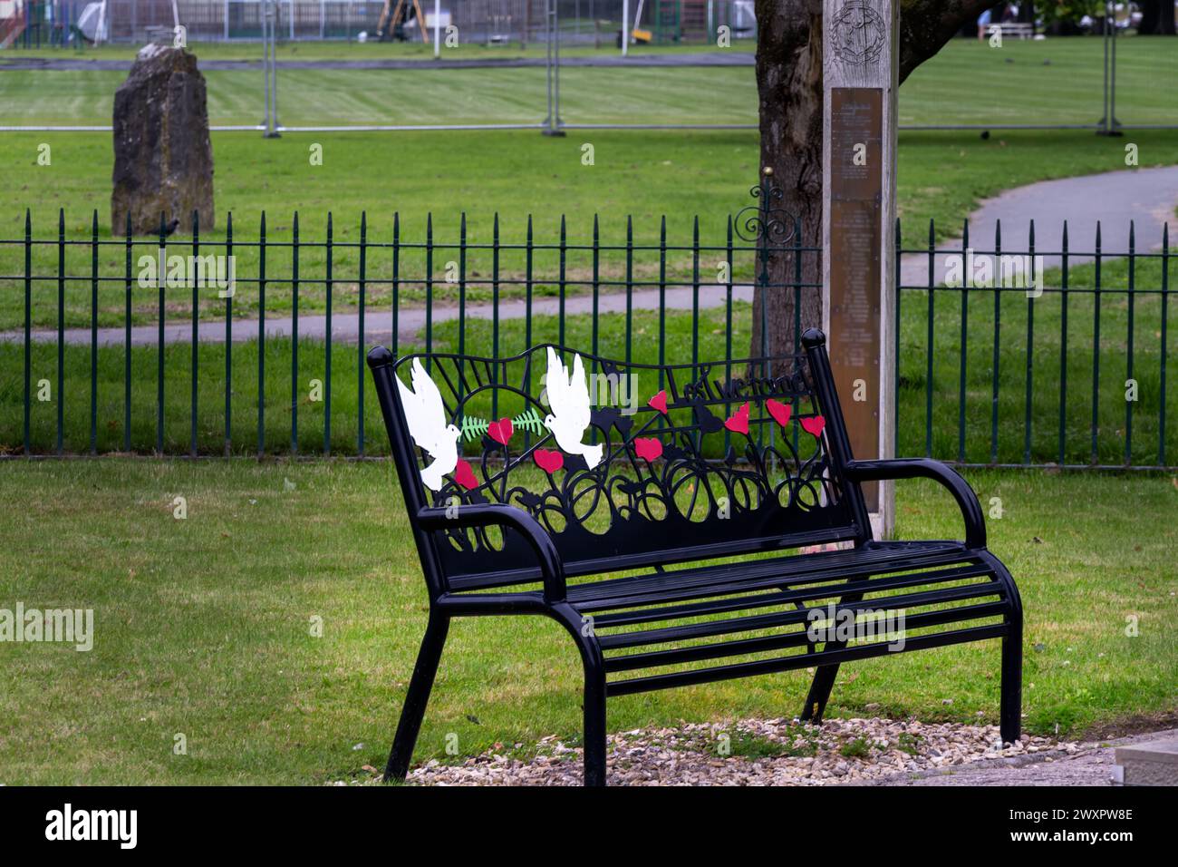 Gedenkbank in Builth Wells, Powys, Wales Stockfoto