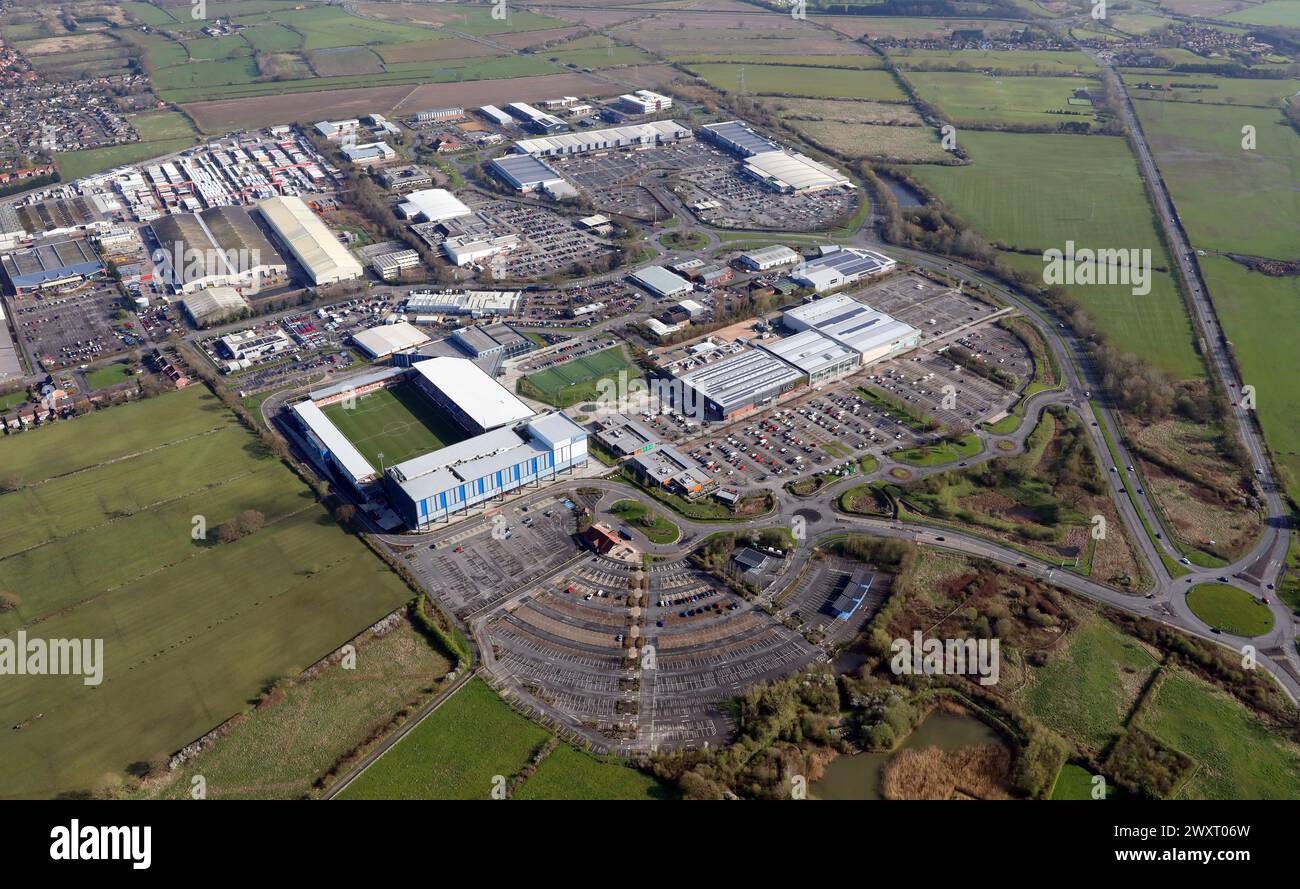 Monks Cross Shopping Park, Vangarde Shopping Park und York Stadium Leisure Complex aus der Vogelperspektive, York, UK. Stockfoto
