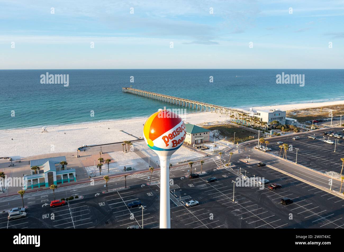 Bilder des Pensacola Beach Water Tower. Gelegen in Pensacola Beach, Florida, USA. Der Wasserturm ist ein ikonisches Symbol von Pensacola. ©Pau Stockfoto