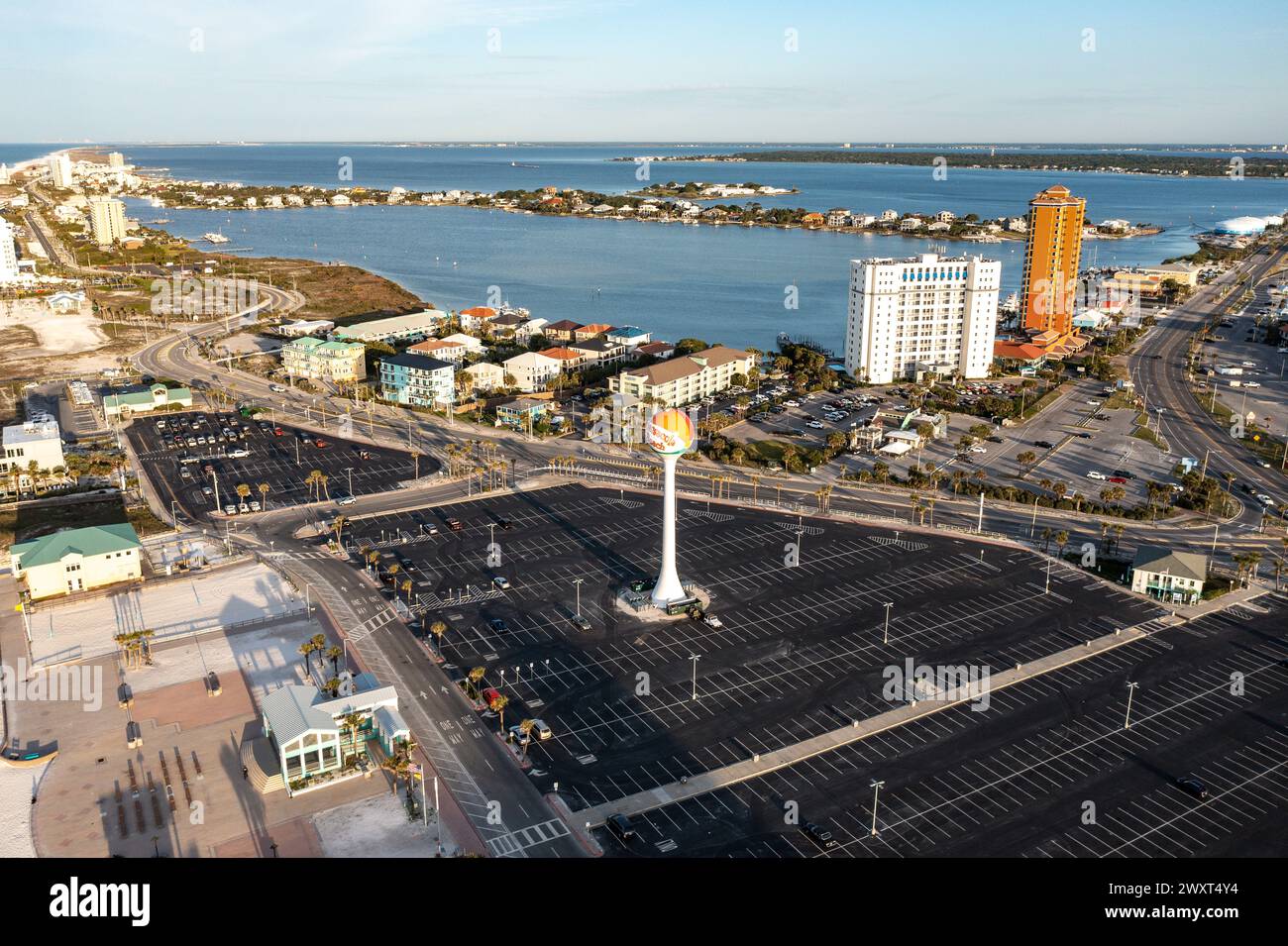 Bilder des Pensacola Beach Water Tower. Gelegen in Pensacola Beach, Florida, USA. Der Wasserturm ist ein ikonisches Symbol von Pensacola. ©Pau Stockfoto
