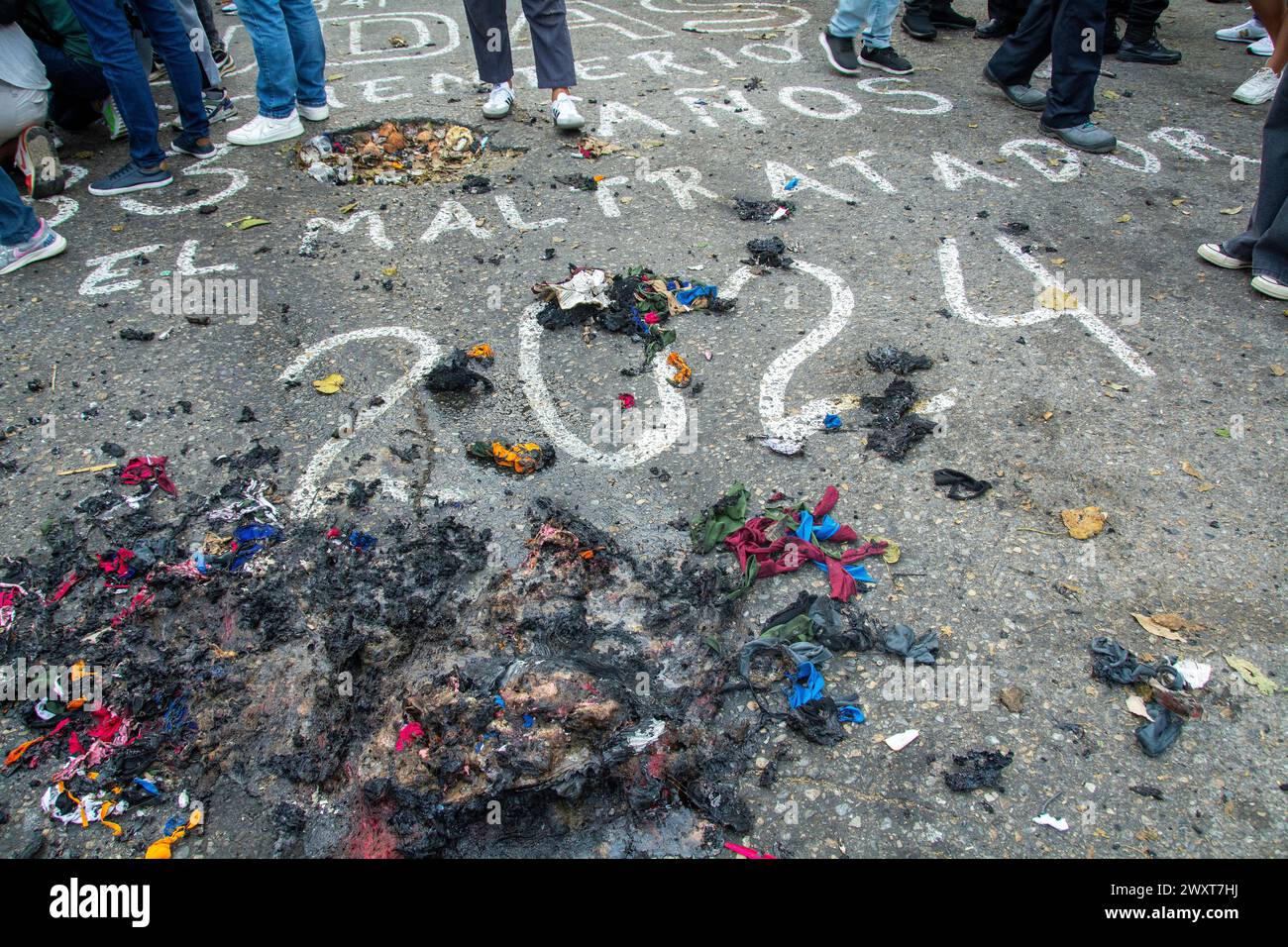 Traditionelle Verbrennung von Judas, am Ostersonntag, während der Karwoche im beliebten Viertel Cementerio in Caracas, Venezuela, wo eine Puppenrepresentin Stockfoto