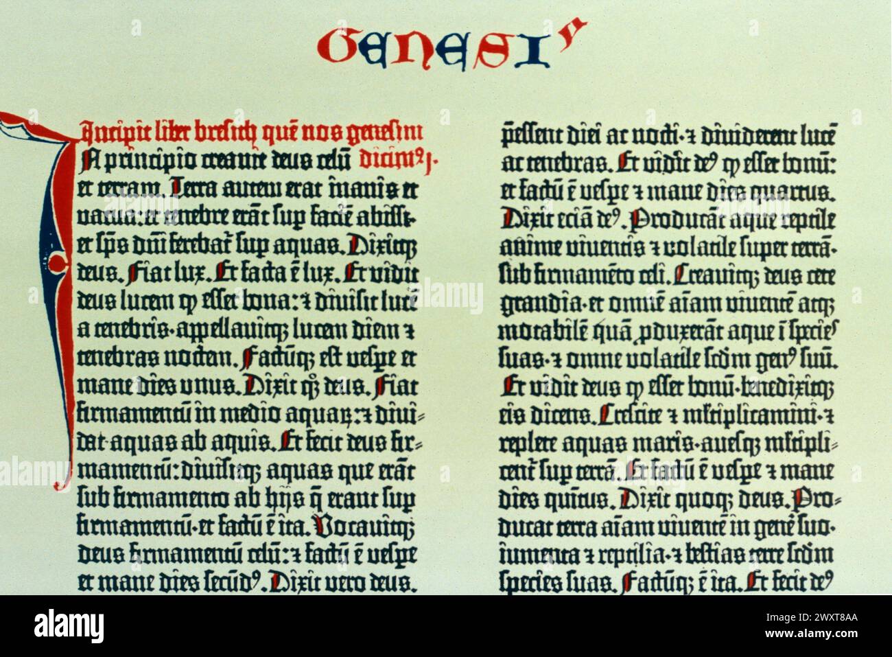 Die erste Seite der Genesis aus der Gutenberg-Bibel, Deutschland 15. Jahrhundert Stockfoto