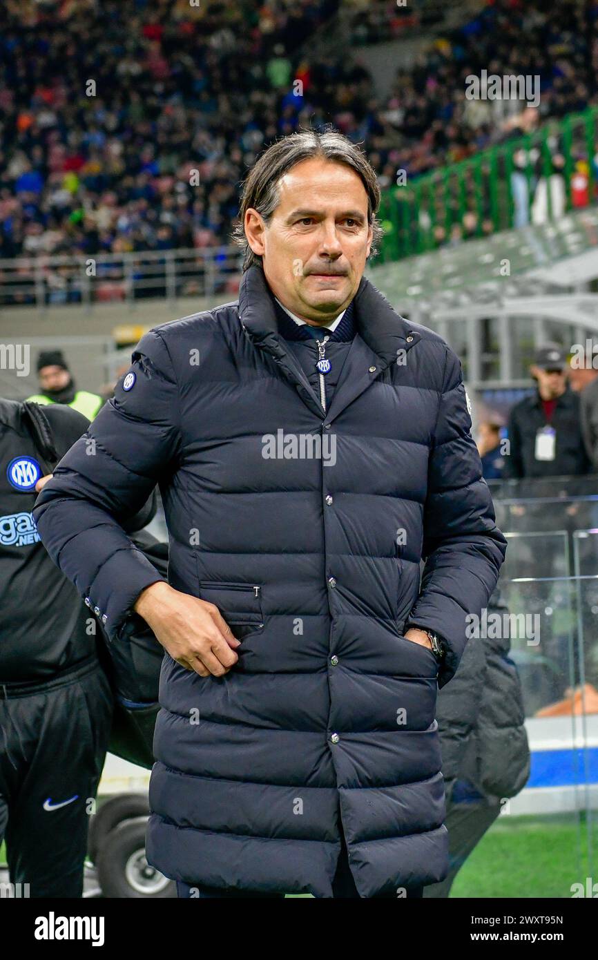 Mailand, Italien. April 2024. Cheftrainer Simone Inzaghi von Inter war im Spiel der Serie A zwischen Inter Mailand und Empoli bei Giuseppe Meazza in Mailand zu sehen. (Foto: Gonzales Photo/Alamy Live News Stockfoto