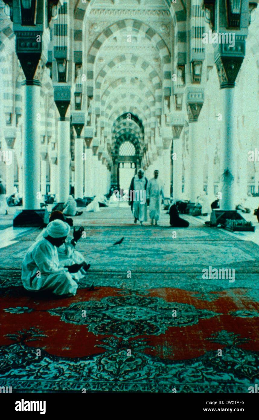 Innenansicht der Moschee von Medina, Saudi-Arabien 1980er Jahre Stockfoto