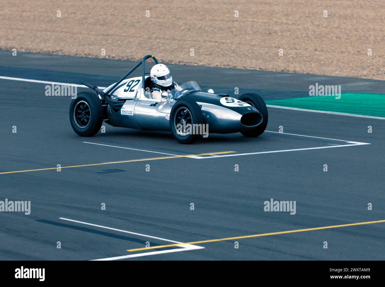 Stephen Banham fuhr seinen Silver, 1958, Cooper T45, während des HGPCA-Rennens mit Heckmotor, Pre'66 Grand Prix Cars Race Stockfoto