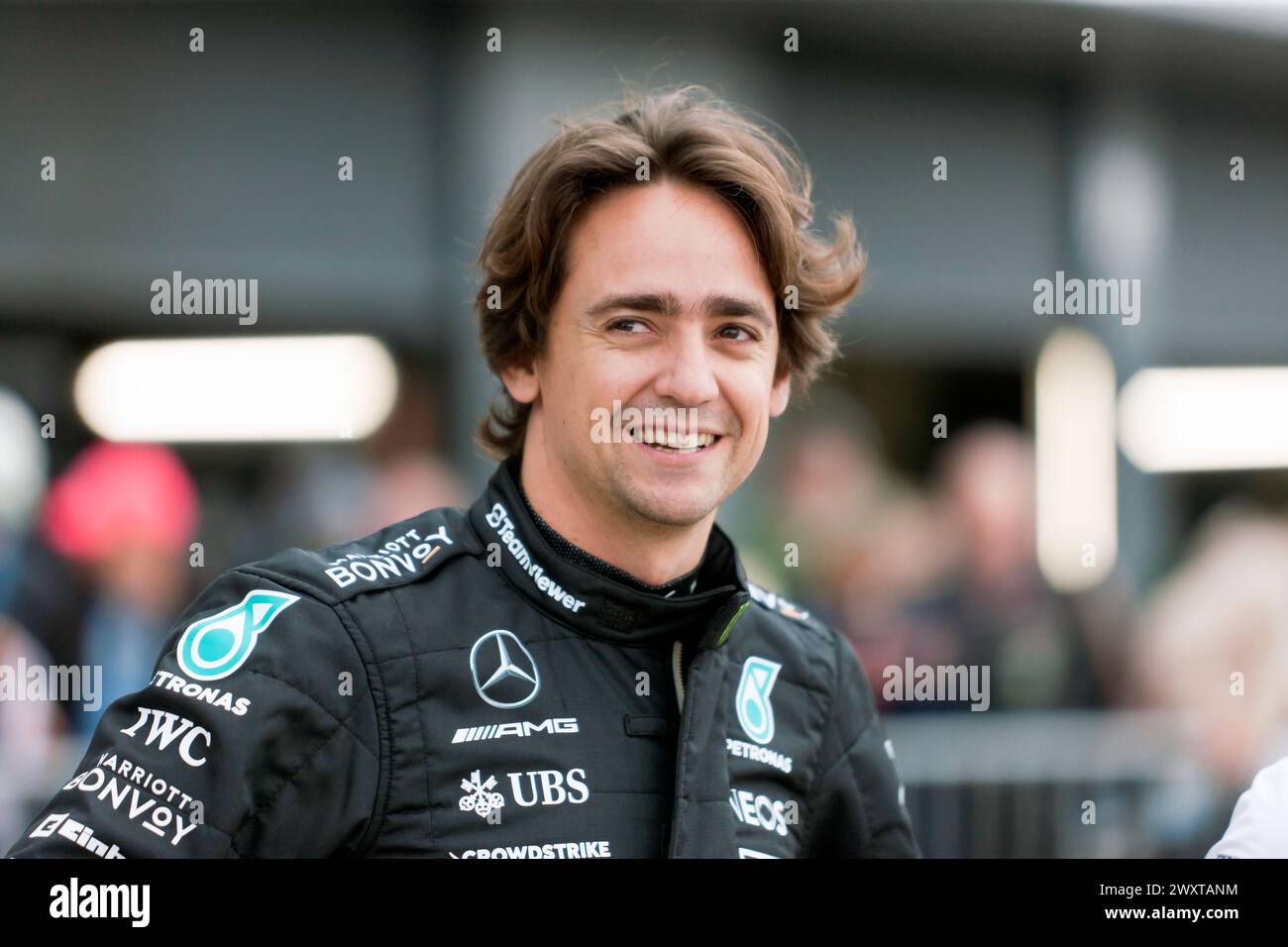 Nahaufnahme des Rennfahrers Esteban Gutierrez im International Paddock beim Silverstone Festival 2023 Stockfoto