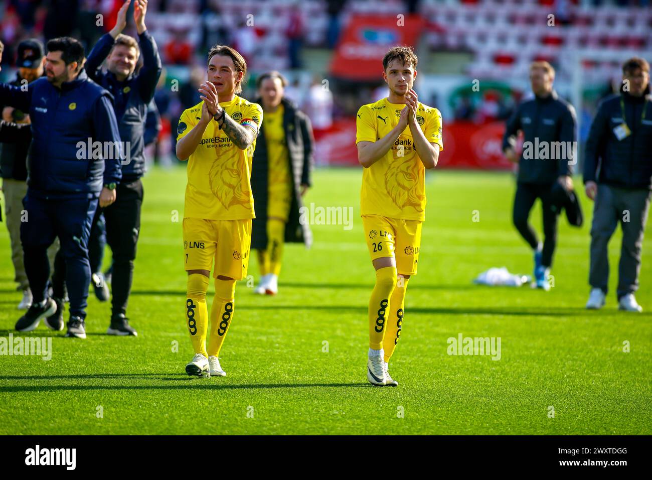 Fredrikstad, Norwegen, 1. April 2024. Patrick Berg und Håkon Evjen von Bodø/Glimt feiern ihren Sieg nach dem Eliteserie-Spiel zwischen Fredrikstad und Bodø/Glimt im Fredrikstad-stadion. Quelle: Frode Arnesen/Alamy Live News Stockfoto