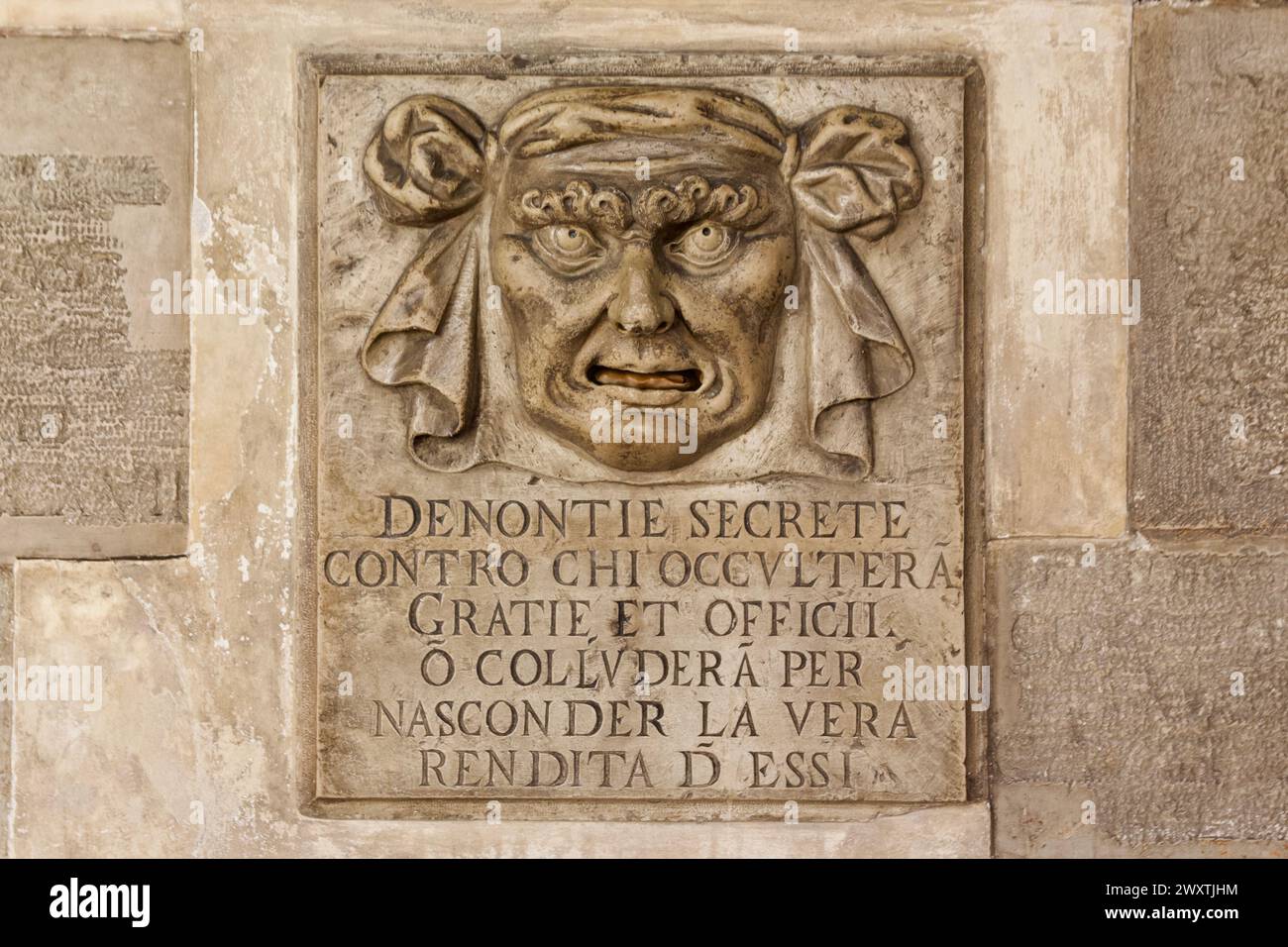 Bocca di Leone oder Löwenmündung im Dogenpalast in Venedig, Italien, für anonyme Beschwerden verwendet Stockfoto